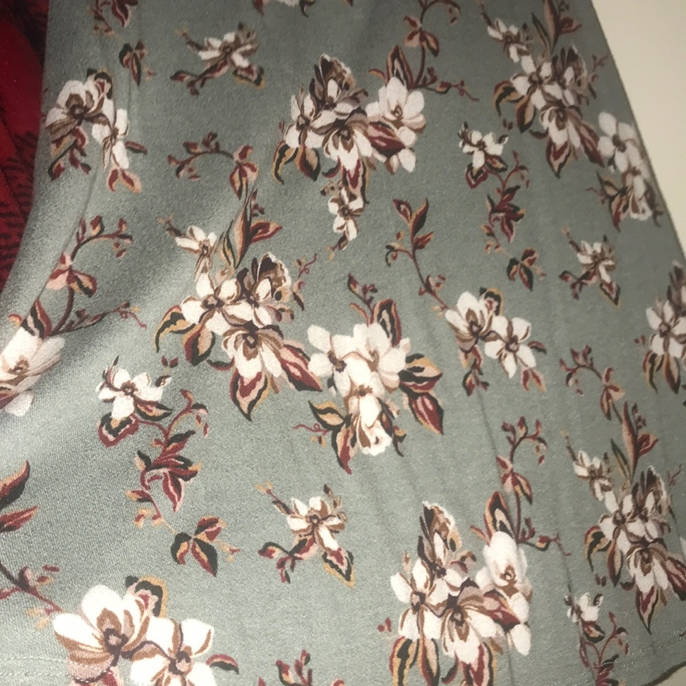 Sea Green Floral Top - Picture 3 of 3
